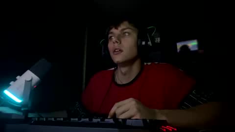 Snapshot of hot_boy_2002_ chatting on 12.01.24 Hot boy 2002 online show from 12.01.24