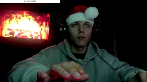 Snapshot of hot_boy_2002_ chatting on 12.16.24 Hot boy 2002 online show from 12.16.24