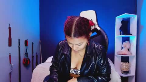 hot chocolate 4u online show from 12.19.25