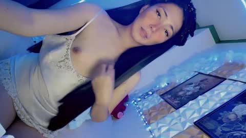 its me CLAUDIA online show from 03.04.25