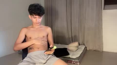 Snapshot of hot_cuteboy02 chatting on 02.18.26 Kim online show from 02.18.26
