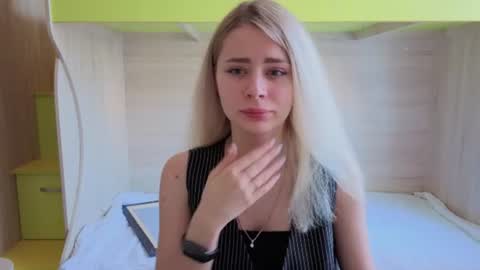 Snapshot of hot_kittie_hot chatting on 06.17.26 hot_kittie_hot online show from 06.17.26