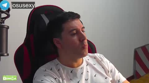 Snapshot of hot_liki chatting on 10.28.25 Hot Li ki online show from 10.28.25