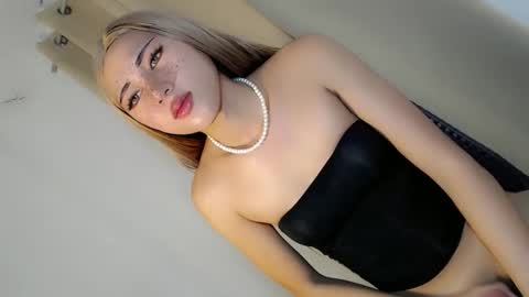 Snapshot of hot_little_angel18 chatting on 05.30.26 hot_little_angel18 online show from 05.30.26