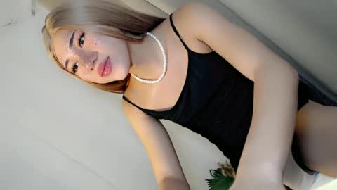 hot_little_angel18 online show from 06.15.26
