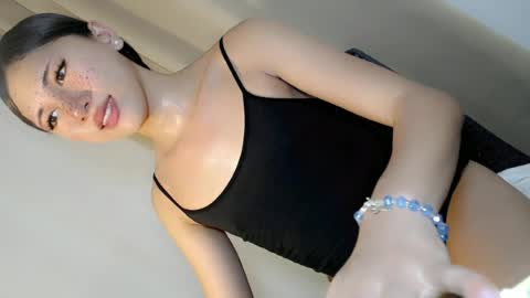 hot_little_angel18 online show from 06.25.26