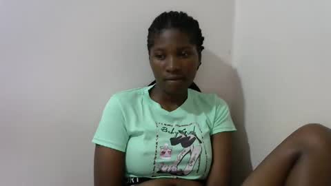 Snapshot of hot_lonnah chatting on 01.16.25 LONNAH online show from 01.16.25