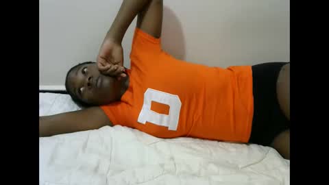 Snapshot of hot_lonnah chatting on 01.18.25 LONNAH online show from 01.18.25
