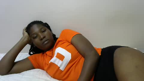 Snapshot of hot_lonnah chatting on 01.18.25 LONNAH online show from 01.18.25