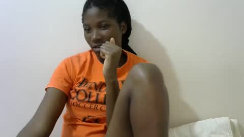 Snapshot of hot_lonnah chatting on 01.29.25 LONNAH online show from 01.29.25