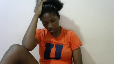 Snapshot of hot_lonnah chatting on 02.01.25 LONNAH online show from 02.01.25