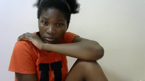 Snapshot of hot_lonnah chatting on 02.02.25 LONNAH online show from 02.02.25