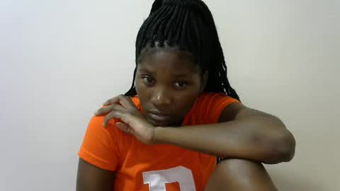 Snapshot of hot_lonnah chatting on 02.11.25 LONNAH online show from 02.11.25