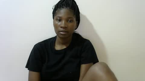 Snapshot of hot_lonnah chatting on 02.13.25 LONNAH online show from 02.13.25