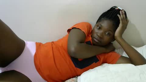Snapshot of hot_lonnah chatting on 02.20.25 LONNAH online show from 02.20.25