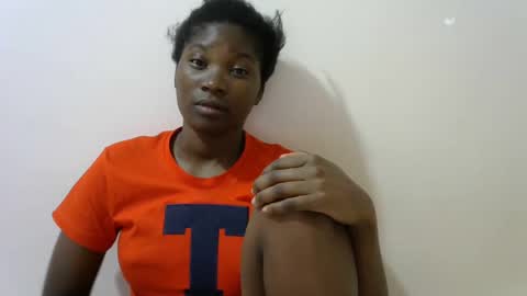 Snapshot of hot_lonnah chatting on 03.04.25 LONNAH online show from 03.04.25