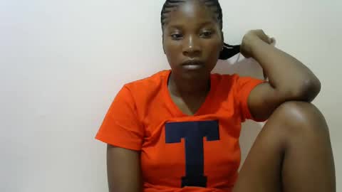 Snapshot of hot_lonnah chatting on 03.08.25 LONNAH online show from 03.08.25