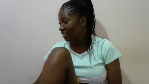 Snapshot of hot_lonnah chatting on 03.10.25 LONNAH online show from 03.10.25