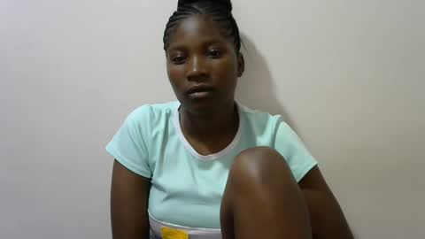 Snapshot of hot_lonnah chatting on 03.10.25 LONNAH online show from 03.10.25
