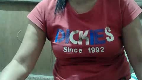 Snapshot of hot_mama09 chatting on 02.25.25 hotmama online show from 02.25.25