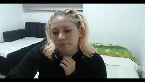 Mia online show from 01.25.25