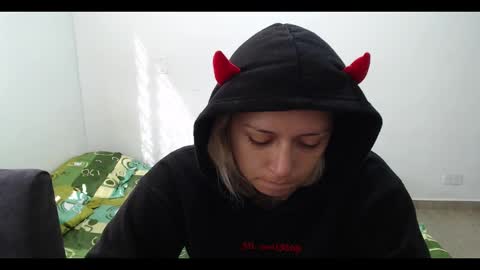 Mia online show from 02.18.25