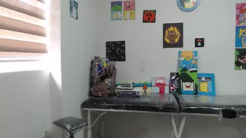 Mia online show from 09.16.25