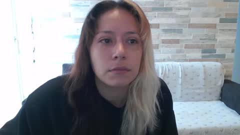 Mia online show from 10.08.25