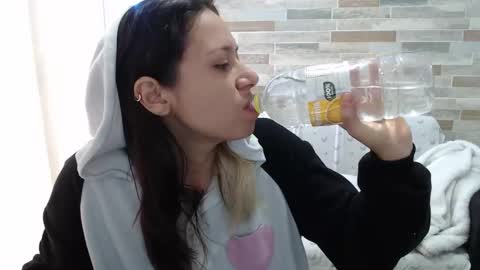 Mia online show from 10.10.25