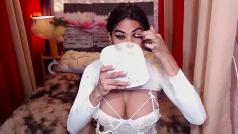 Julli Anna online show from 11.08.25