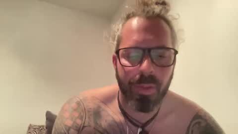 Snapshot of hot_sex83 chatting on 01.01.25 letmedoo2 online show from 01.01.25