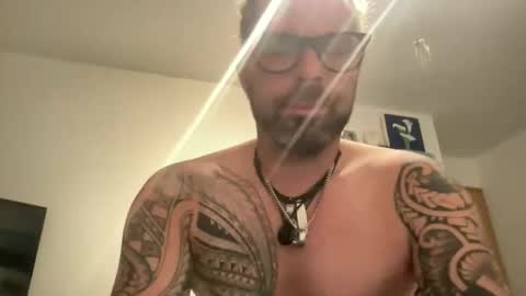 Snapshot of hot_sex83 chatting on 09.28.25 letmedoo2 online show from 09.28.25