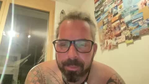 Snapshot of hot_sex83 chatting on 10.16.25 letmedoo2 online show from 10.16.25