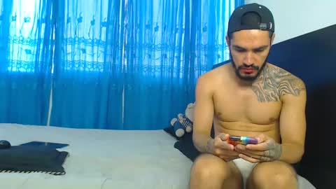 Hot Sharks   online show from 09.18.25