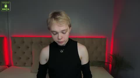 hot_twinkboy online show from 02.14.25