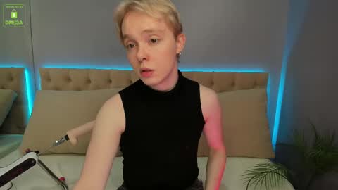 hot_twinkboy online show from 02.18.25