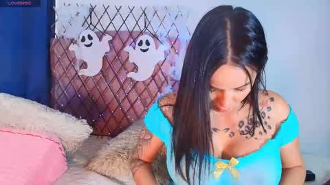 Snapshot of hotalana_ chatting on 10.28.25 Alana online show from 10.28.25