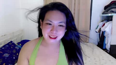 Snapshot of hotasian_mama chatting on 06.12.26 Grace online show from 06.12.26