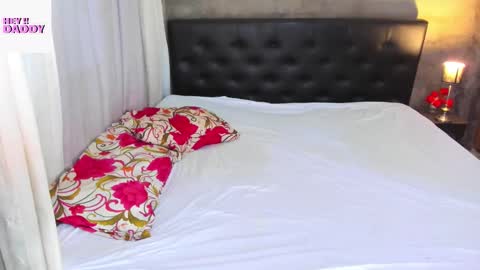 Snapshot of hotbabymaria chatting on 10.17.25 maria online show from 10.17.25