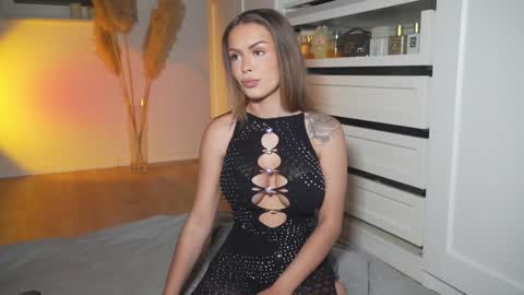 Snapshot of hotbella_ chatting on 10.02.25 Bella online show from 10.02.25