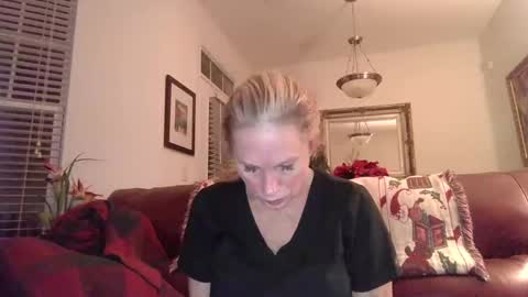 hotblondemilf1962 online show from 12.12.24