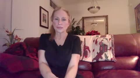 hotblondemilf1962 online show from 12.13.24