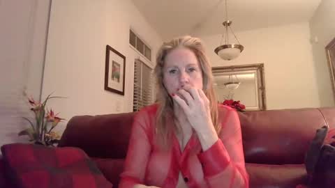 hotblondemilf1962 online show from 12.15.24