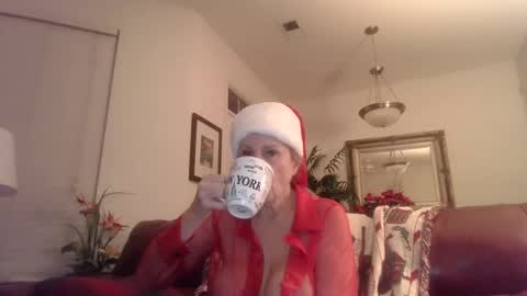 hotblondemilf1962 online show from 12.22.24