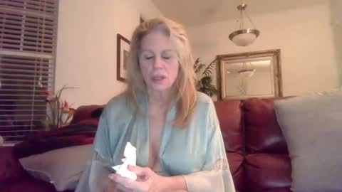 hotblondemilf1962 online show from 01.06.25