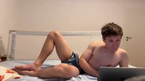hotboyfeet92 online show from 02.20.25