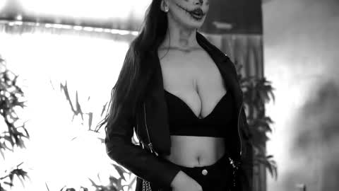 Anais online show from 10.31.25