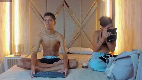 hotcouple_222 online show from 11.25.25