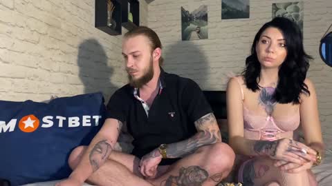 YounHotCouple online show from 01.17.25