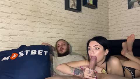 YounHotCouple online show from 02.11.25